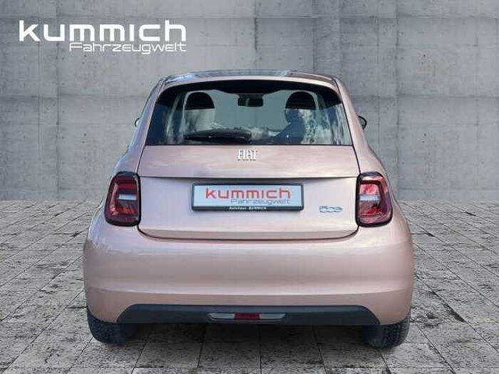 Fiat 500e mit Batteriezertifikat