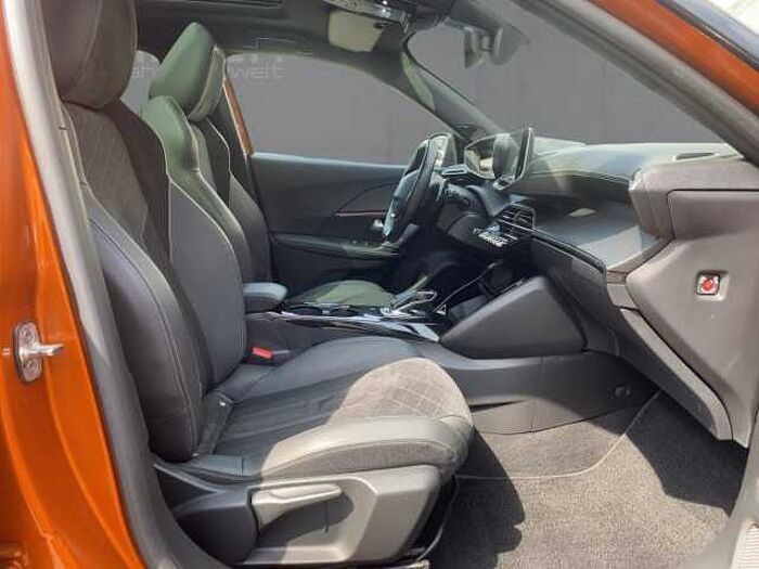 Peugeot 2008 PureTech 155 EAT8 GT