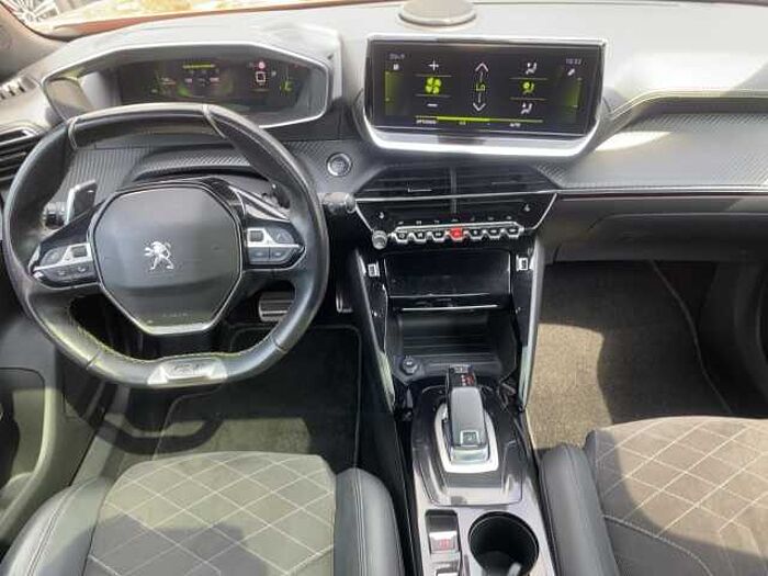 Peugeot 2008 PureTech 155 EAT8 GT